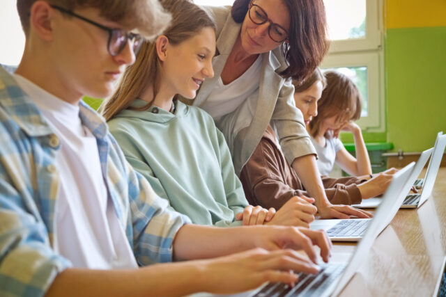 Middelbare school leerlingen tweetalig onderwijs