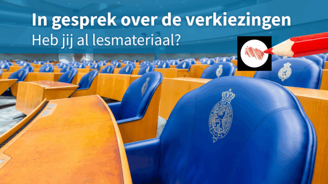 Vergaderzaal Tweede Kamer met blauwe zetels in beeld en een rood potlood die een vakje rood inkleurt